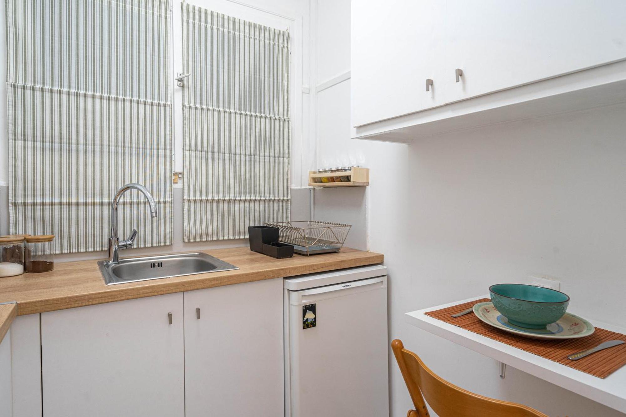 Lovely studio in Likavitos Hill Atenas Exterior foto